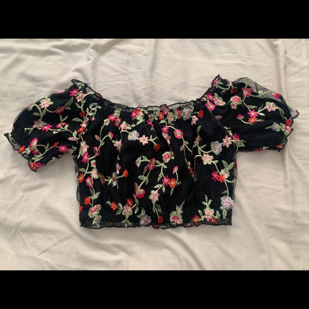 Puff sleeve crop top